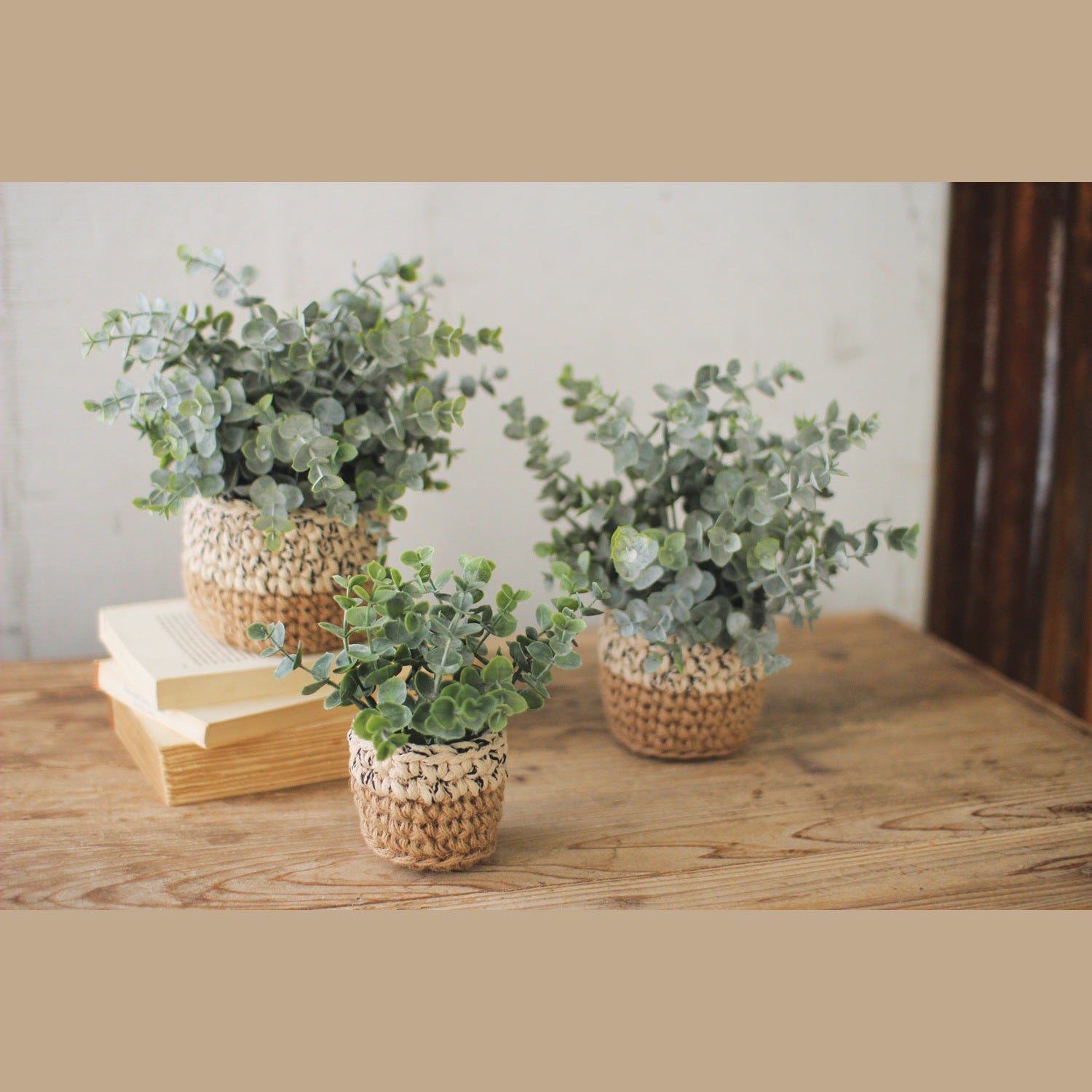 Kalalou - CNL1174 - Set Of Three Artificial Eucalyptus Plants In Woven Pots - Green