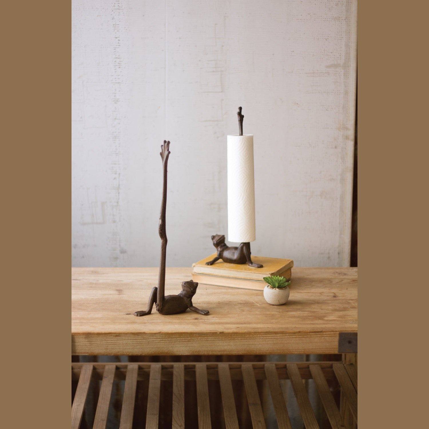 Kalalou - CTM1005 - Paper Towel Holder - Brown