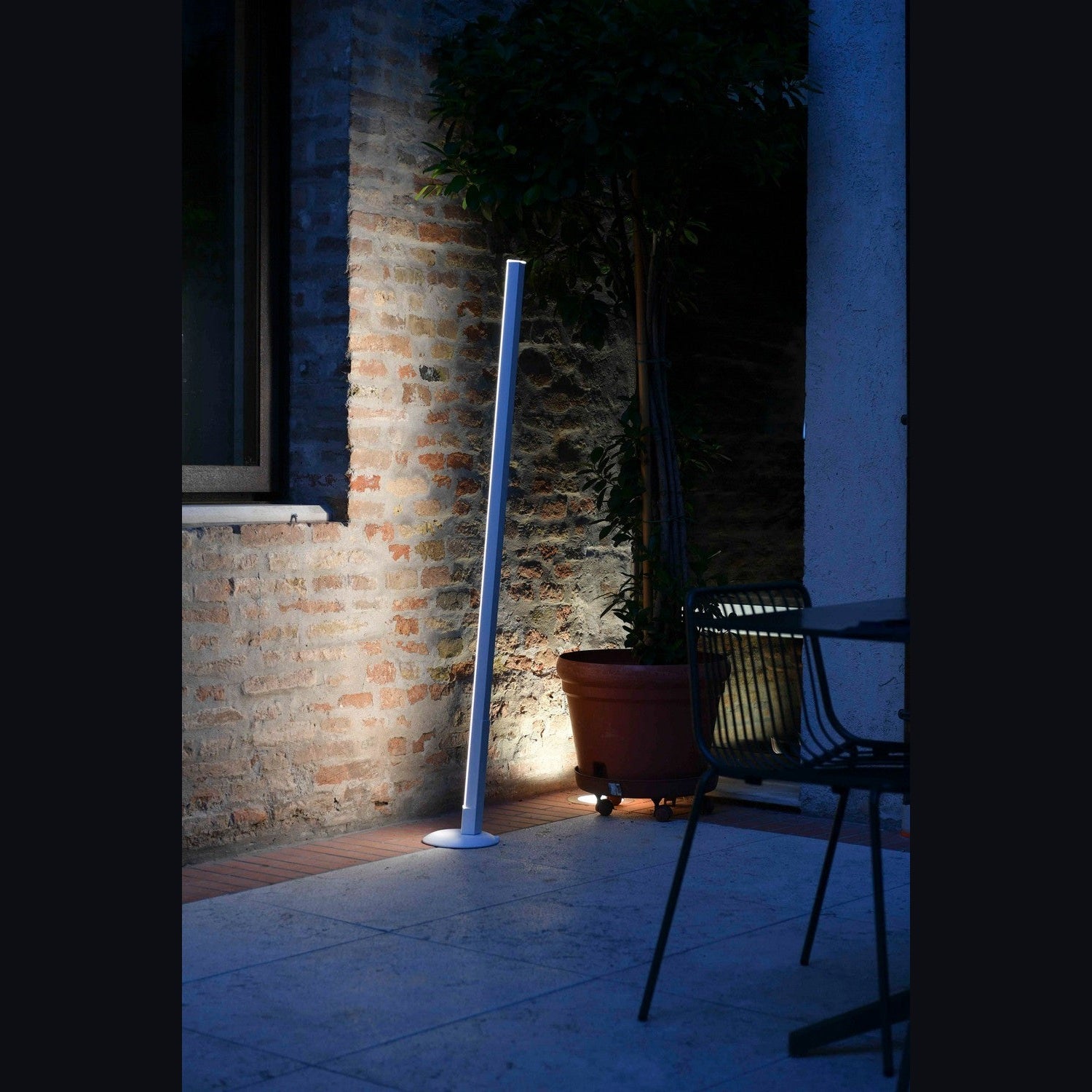 Zafferano - LD0802-DS-B3 - LED Linear Light with Docking Station - Pencil - White