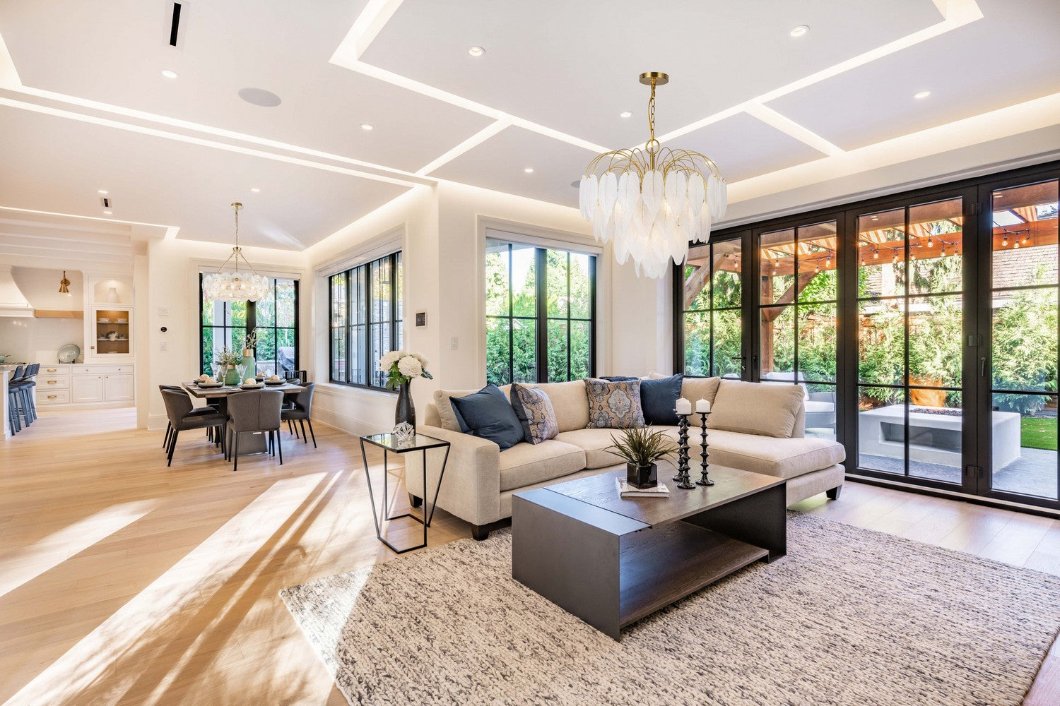 Artcraft - AC11781BR - Ten Light Chandelier - Alessia - Brushed Brass