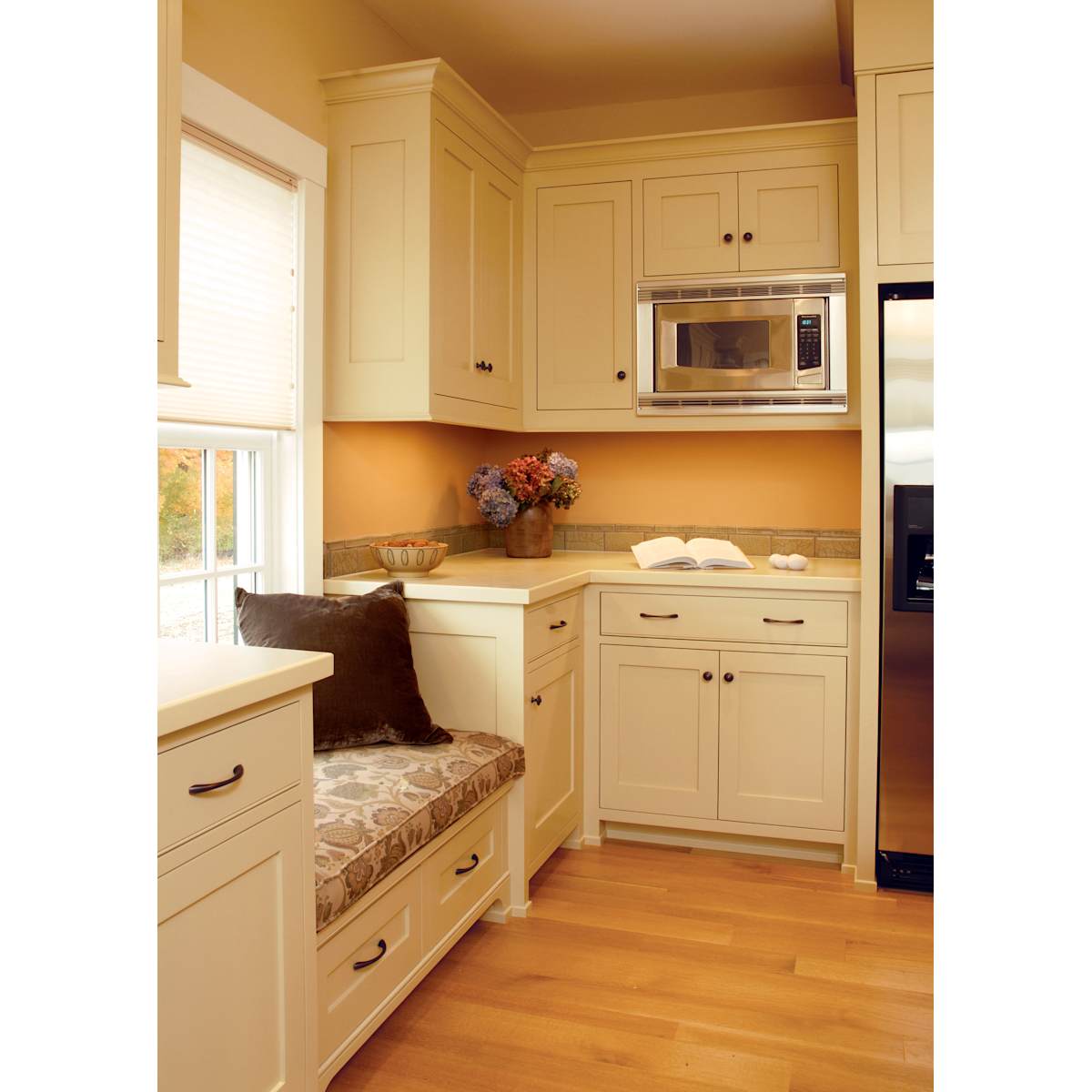 Amerock - 221WHT - Allison Value 1-1/2 Inch Diameter Mushroom Cabinet Knob in White