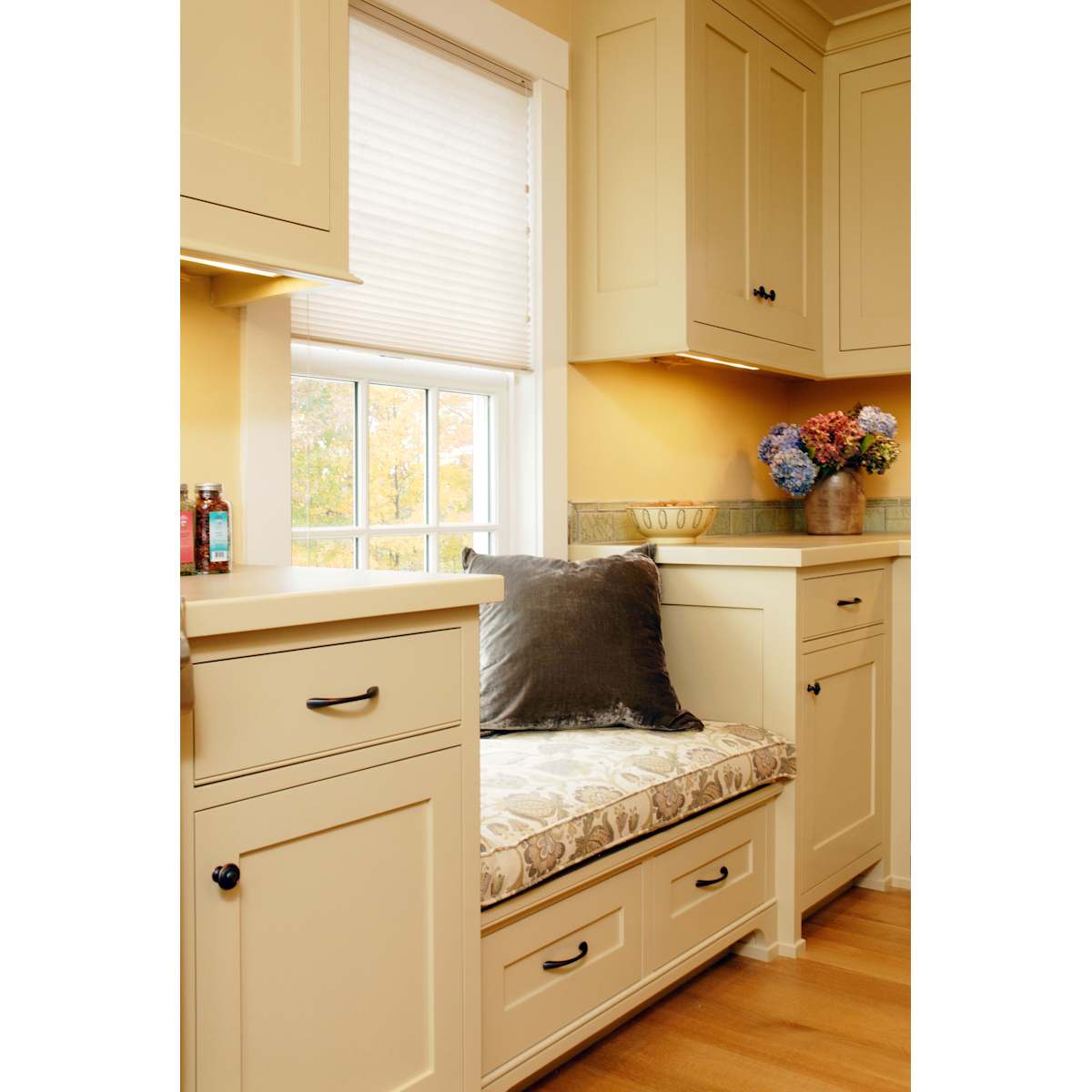 Amerock - 221WHT - Allison Value 1-1/2 Inch Diameter Mushroom Cabinet Knob in White