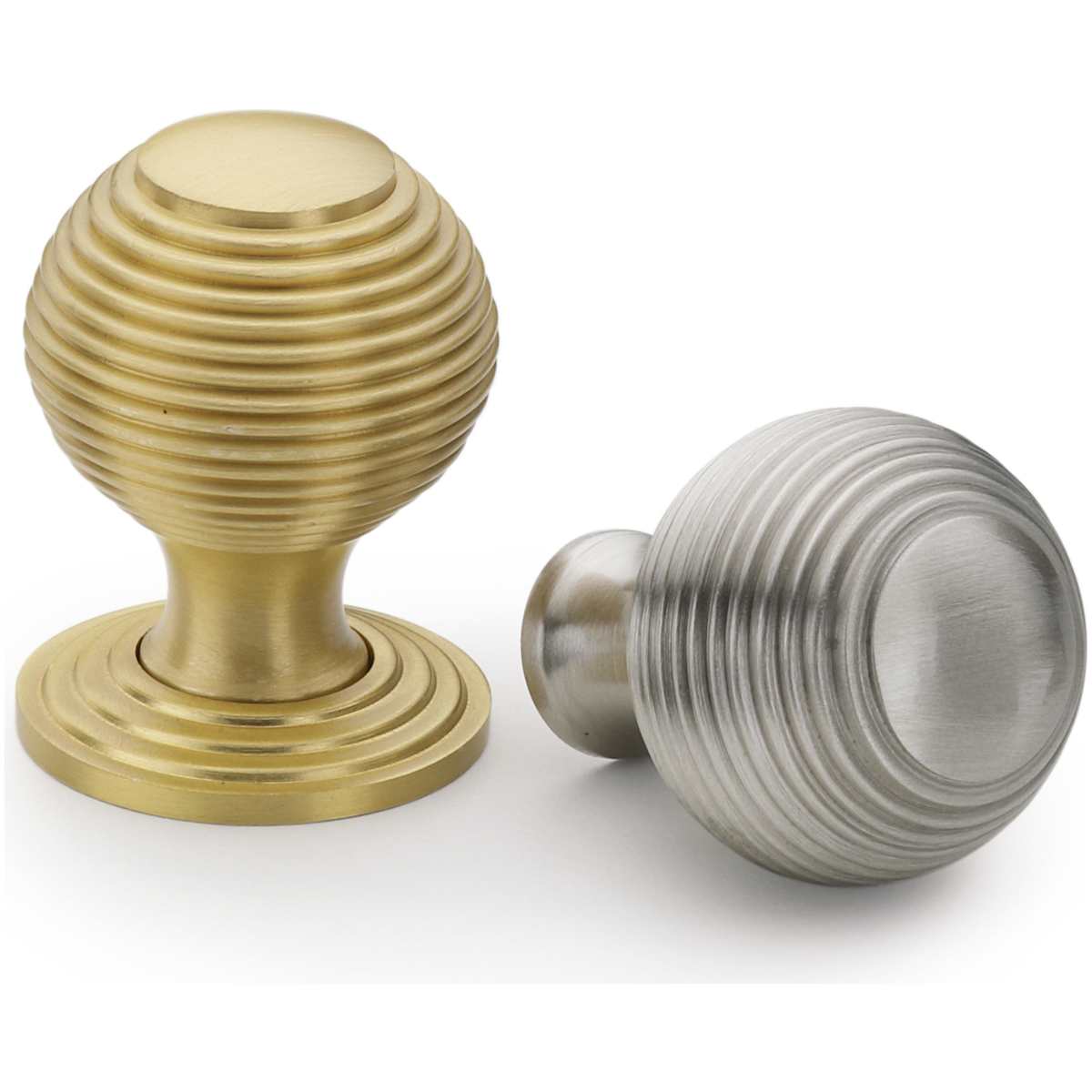 Ashley Norton - MT0974-032-DOR - Solid Brass Reeded 1-1/4 Inch Round Cabinet Knob in Dark Oil Rubbed