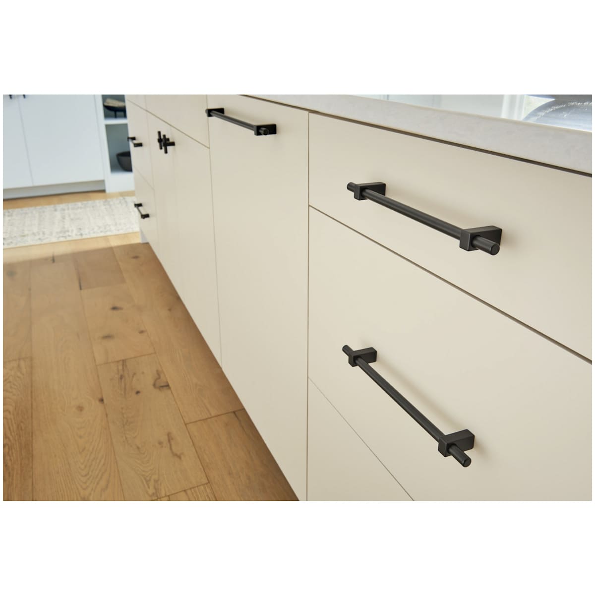 Jeffrey Alexander - 478-18MBSBZ - Larkin 18" Center to Center Modern Industrial Smooth Appliance Bar Handle / Appliance Bar Pull - Split Finish in Matte Black / Satin Bronze