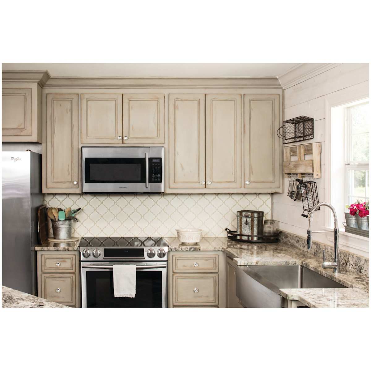 Jeffrey Alexander - G140SN - Harlow 1" Square Vintage Glam Glass Cabinet Knob / Drawer Knob in Satin Nickel