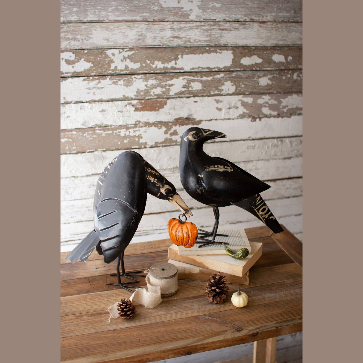 Kalalou - NTM1285 - Set Of Two Recycled Crows Holding A Pumpkin - Black