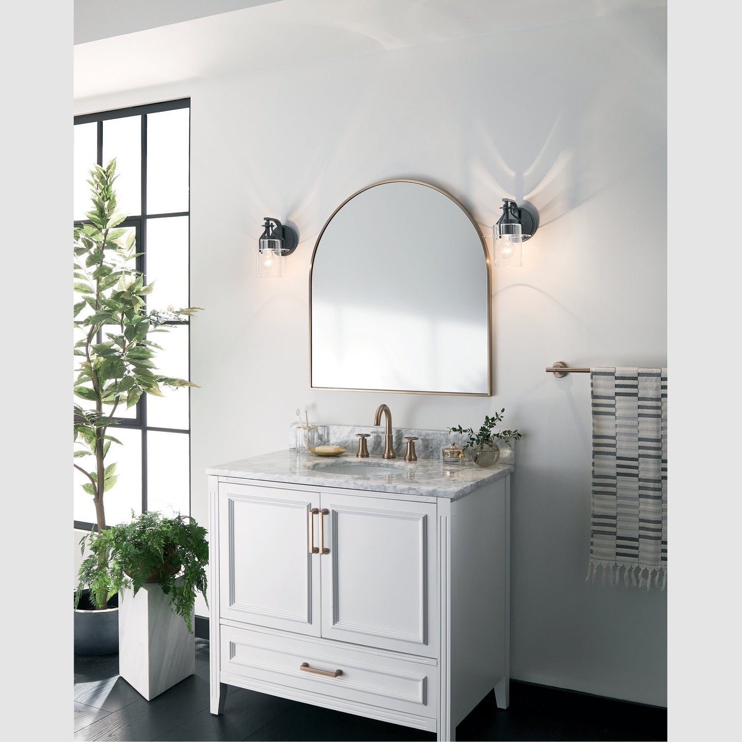 Kichler - 55077BK - One Light Wall Sconce - Everett - Black