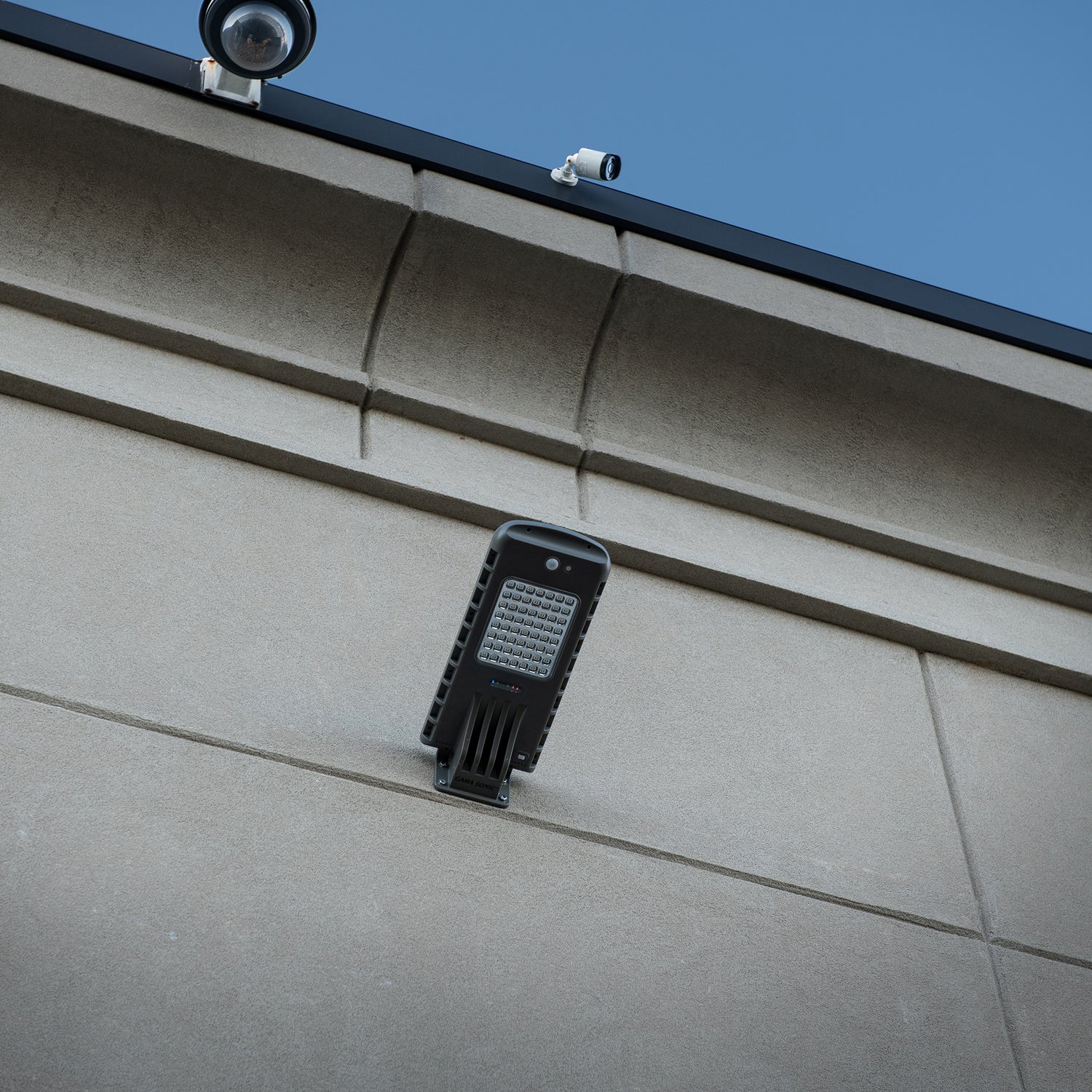 Gama Sonic - 201iS60822 - Area Light With Motion Sensor and Timer - Dark Grey