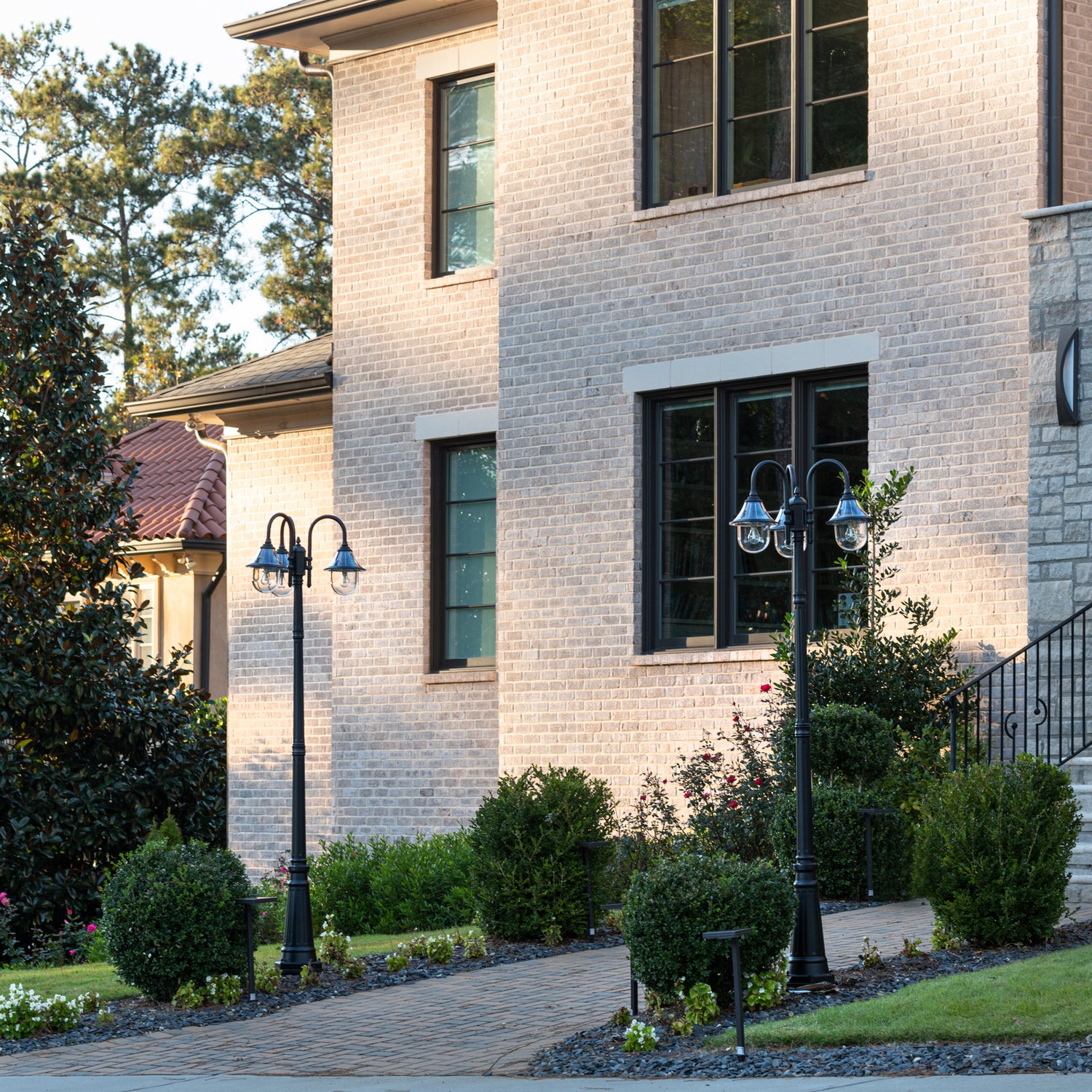 Gama Sonic - 123BM50003 - Triple Head Lamp Post - Black