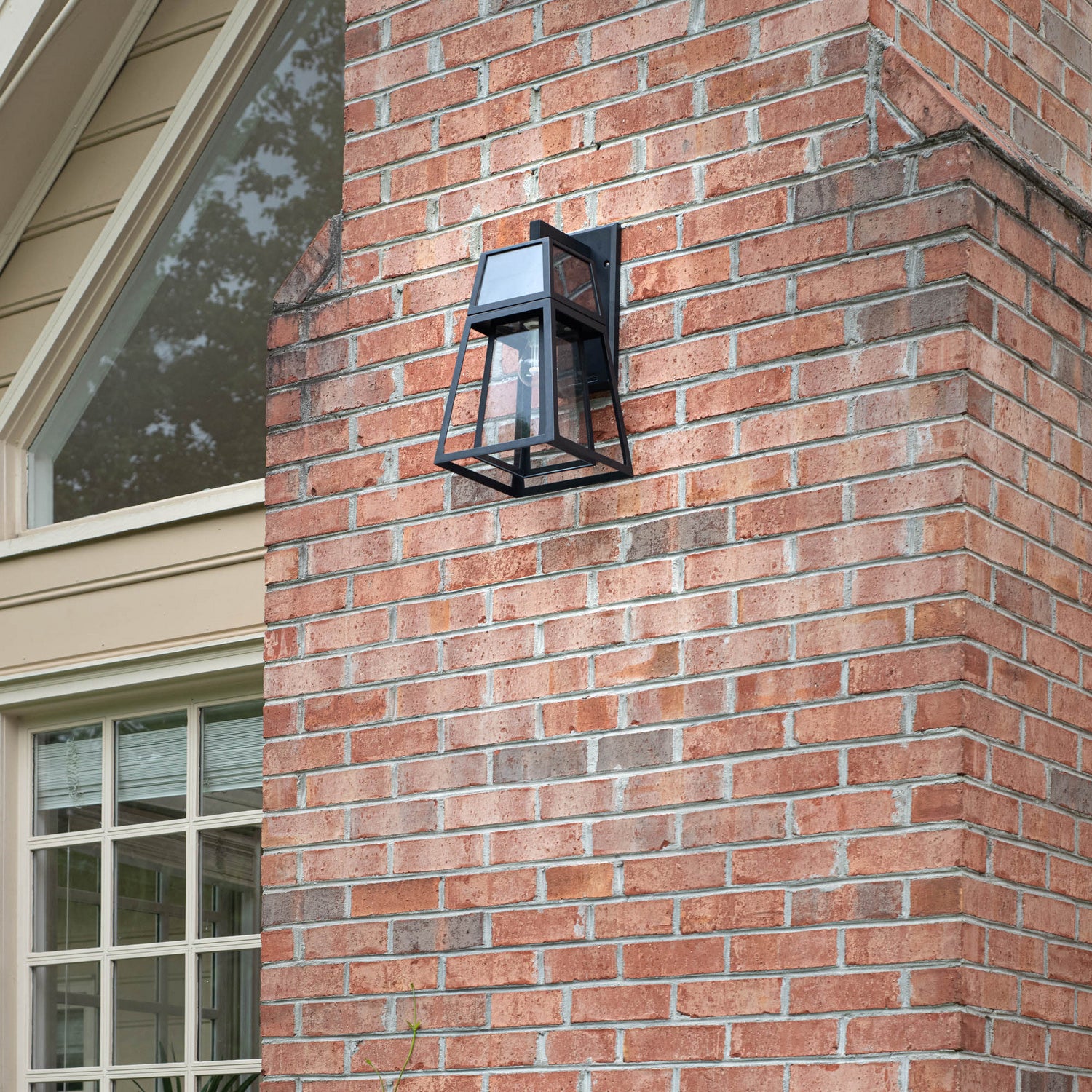 Gama Sonic - 66B50010 - Solar Wall Light - Black