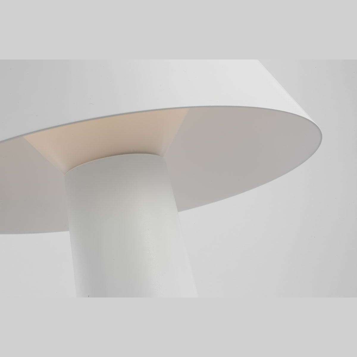 Visual Comfort Modern - SLTB56927W - LED Table Lamp - Sesa - Matte White