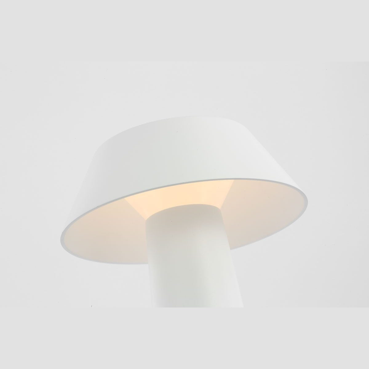 Visual Comfort Modern - SLTB25727W - LED Table Lamp - Sesa - Matte White