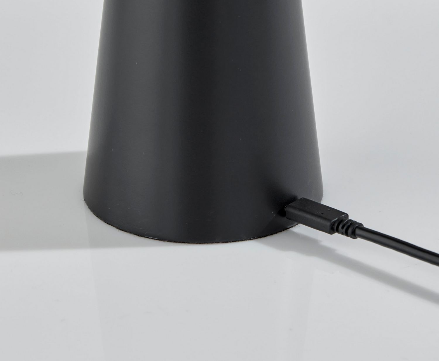 Adesso Home - 3112-01 - LED Table Lamp - Jacky - Black