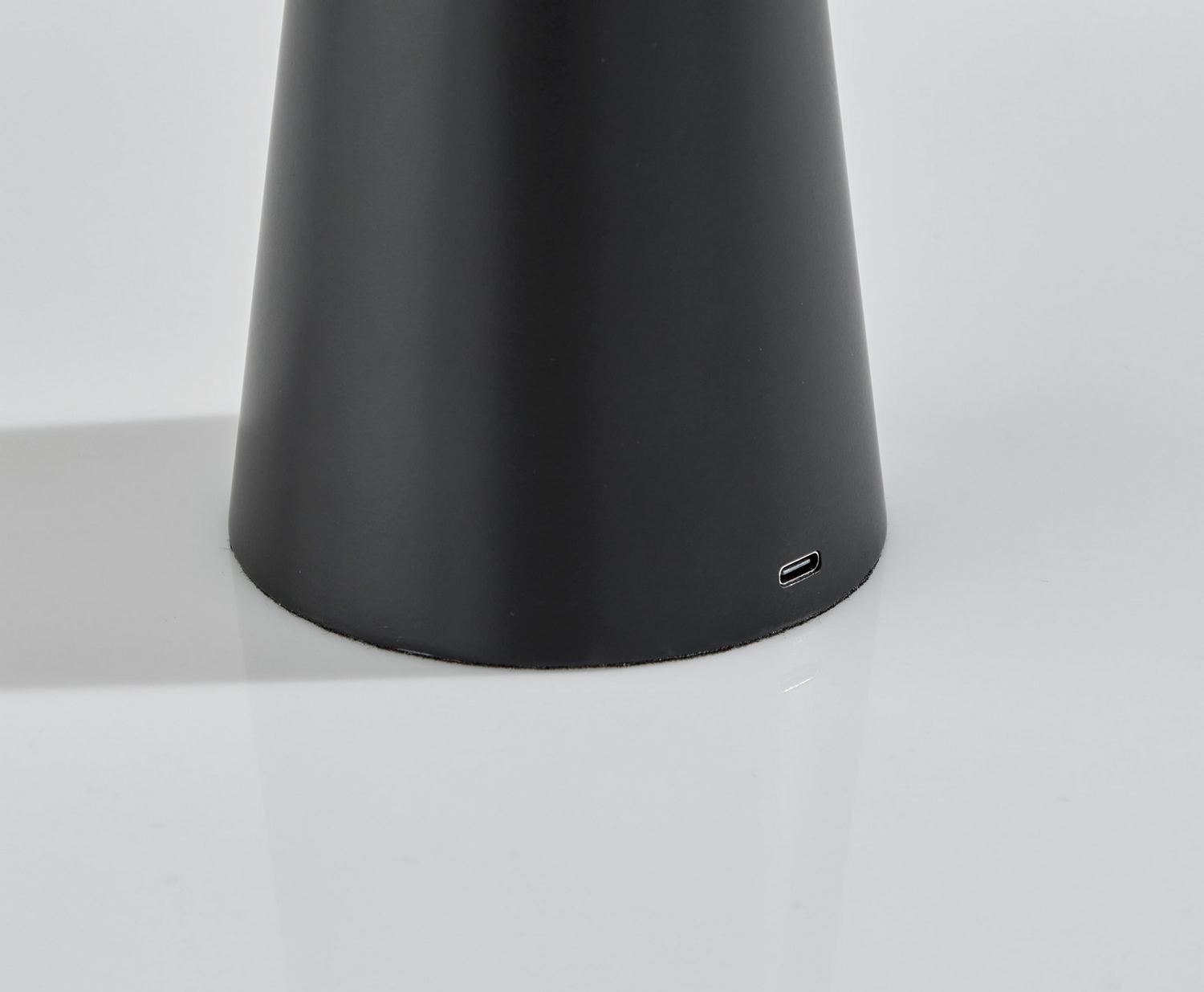 Adesso Home - 3112-01 - LED Table Lamp - Jacky - Black
