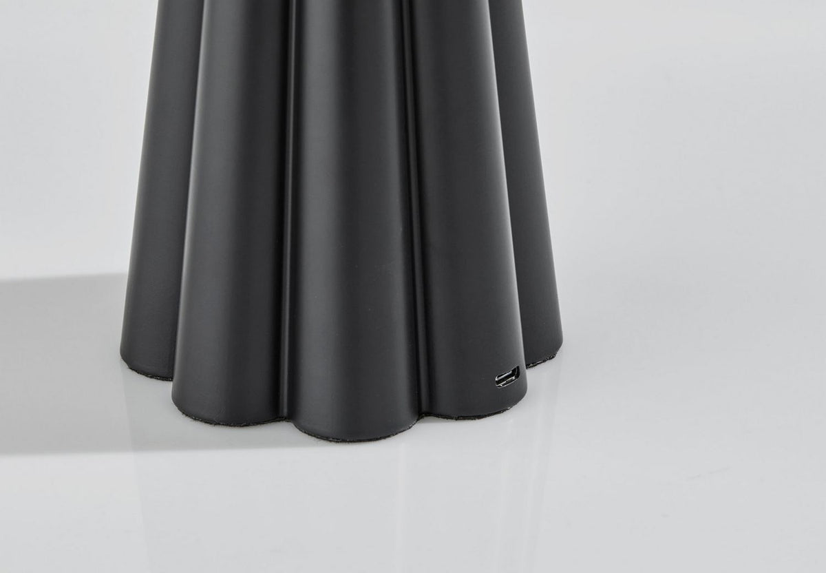 Adesso Home - 3118-01 - LED Table Lamp - Mattie - Black