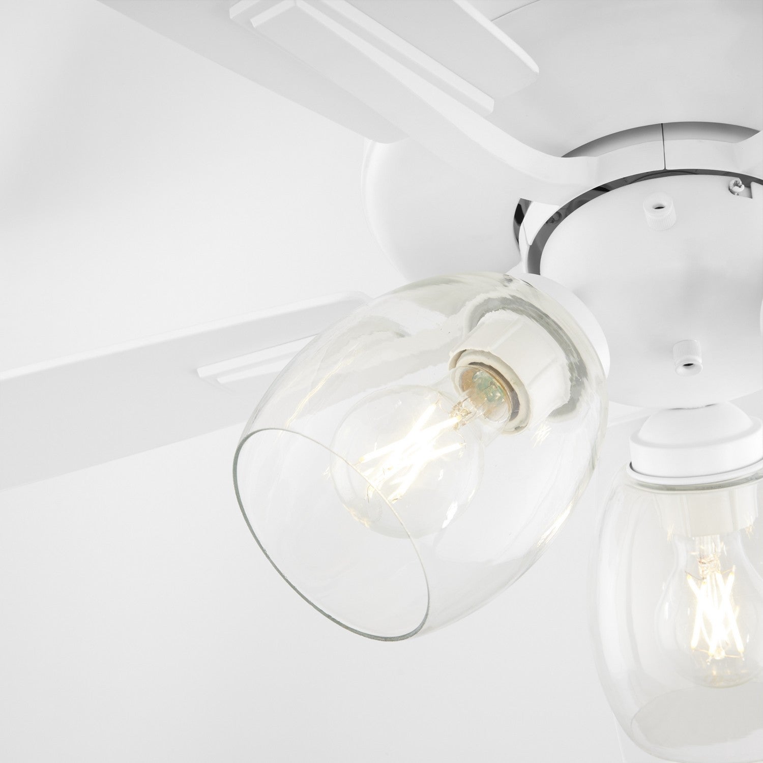 Quorum - 4525-0308 - 52"Ceiling Fan - Ovation - Studio White