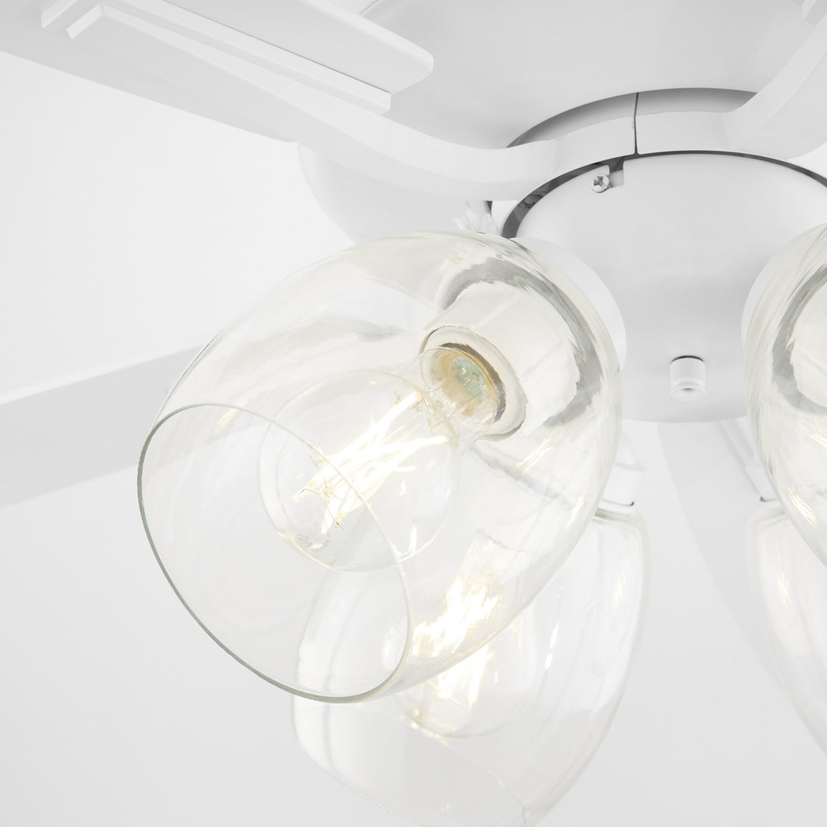 Quorum - 4525-0408 - 52"Ceiling Fan - Ovation - Studio White
