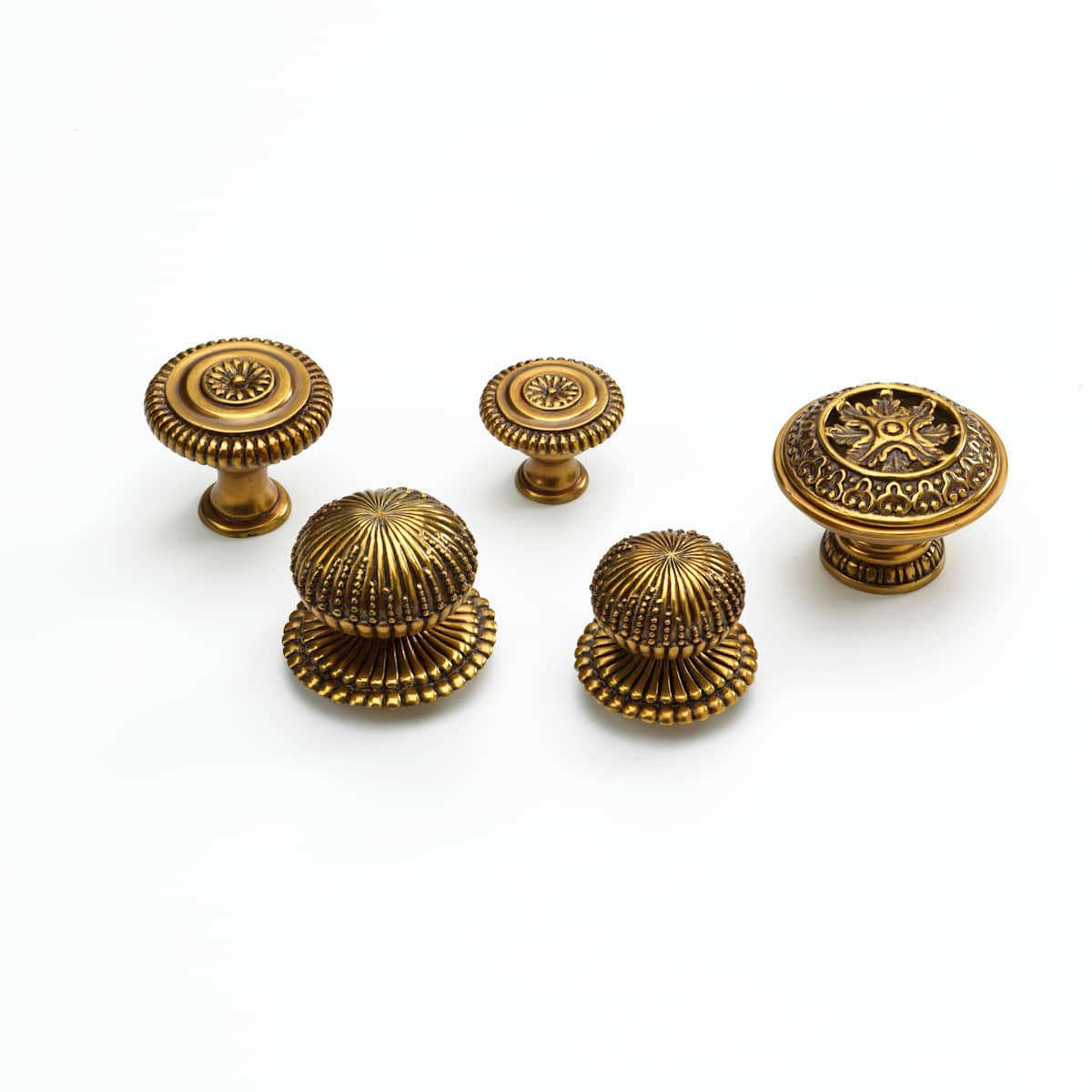 Schaub and Company - 968M-PAR - Symphony - Sonata 1-5/16" Round Solid Brass Luxury Hand Crafted Flower Cabinet Knob With Rope Edge in Paris Brass